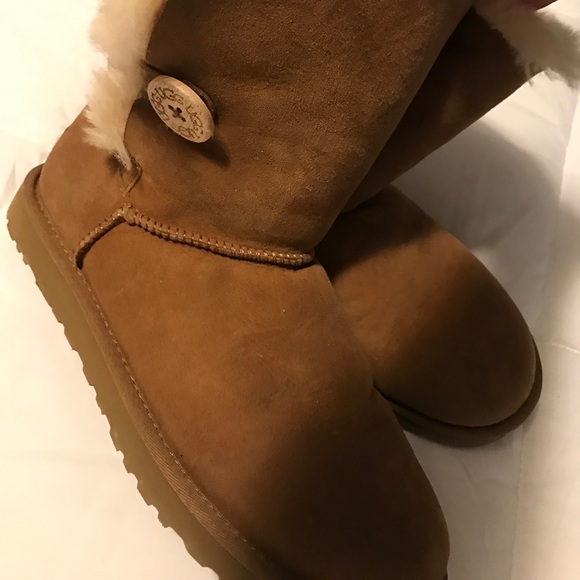 Short Tan Ugg Boots - Picture 2 of 4